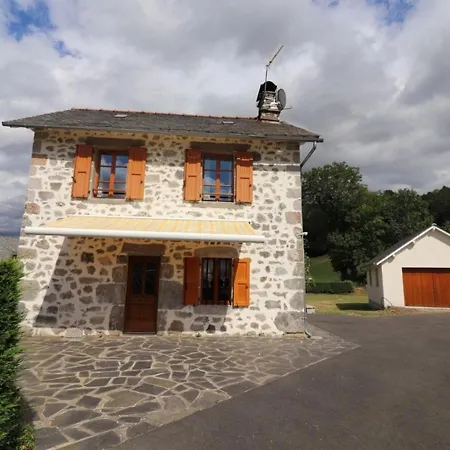 Casa vacanze Maison De Caractere A Vic-sur-cere, 4 Pers, Jardin Cloture, Animaux Acceptes, Draps Fournis, Toutes Charges Incluses - Fr-1-742-354
