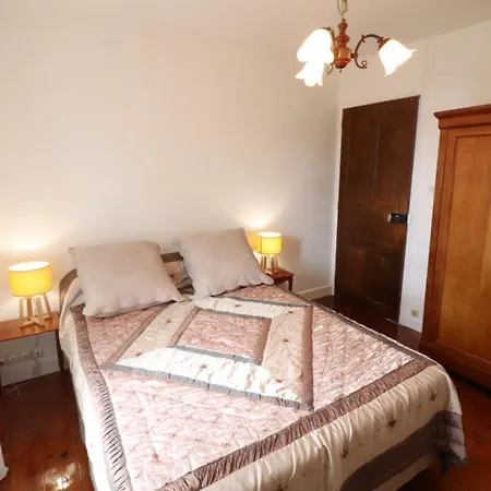 Casa vacanze Maison De Caractere A Vic-sur-cere, 4 Pers, Jardin Cloture, Animaux Acceptes, Draps Fournis, Toutes Charges Incluses - Fr-1-742-354 Vic-sur-Cère