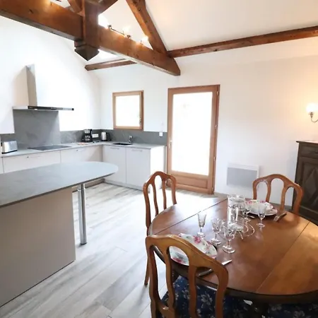 Casa vacanze Maison De Caractere A Vic-sur-cere, 4 Pers, Jardin Cloture, Animaux Acceptes, Draps Fournis, Toutes Charges Incluses - Fr-1-742-354 Vic-sur-Cère