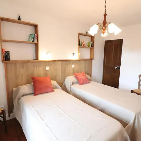 Casa vacanze Maison De Caractere A Vic-sur-cere, 4 Pers, Jardin Cloture, Animaux Acceptes, Draps Fournis, Toutes Charges Incluses - Fr-1-742-354 Vic-sur-Cère