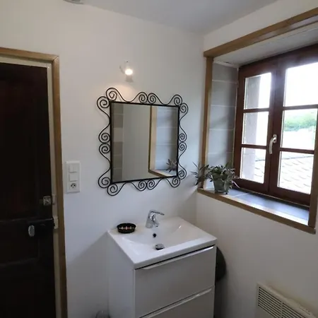 Casa vacanze Maison De Caractere A Vic-sur-cere, 4 Pers, Jardin Cloture, Animaux Acceptes, Draps Fournis, Toutes Charges Incluses - Fr-1-742-354 Vic-sur-Cère