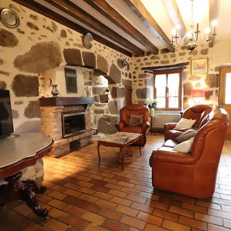 Casa vacanze Maison De Caractere A Vic-sur-cere, 4 Pers, Jardin Cloture, Animaux Acceptes, Draps Fournis, Toutes Charges Incluses - Fr-1-742-354 *