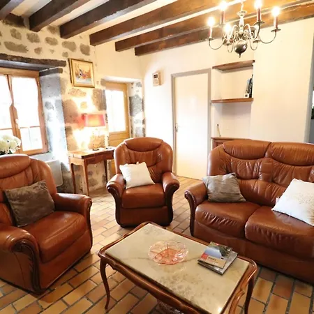 Casa vacanze Maison De Caractere A Vic-sur-cere, 4 Pers, Jardin Cloture, Animaux Acceptes, Draps Fournis, Toutes Charges Incluses - Fr-1-742-354 Vic-sur-Cère