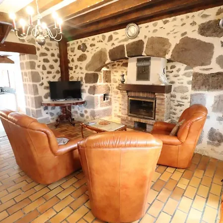 Casa vacanze Maison De Caractere A Vic-sur-cere, 4 Pers, Jardin Cloture, Animaux Acceptes, Draps Fournis, Toutes Charges Incluses - Fr-1-742-354